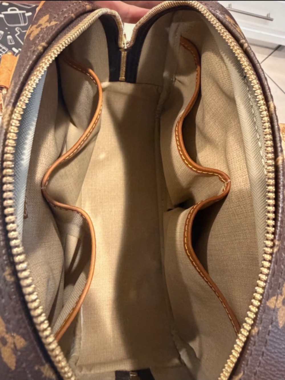 LV bag used - Picture 3 of 14